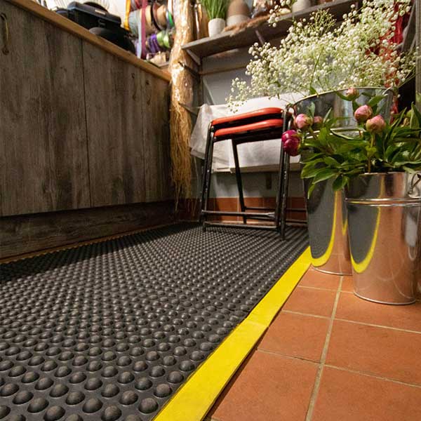 Anti-Fatigue Safety Bubblemat with Yellow Edges