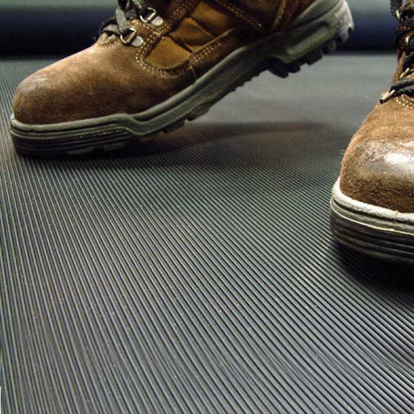 Fluted Rubber Runner Mat For Workshops & Garages